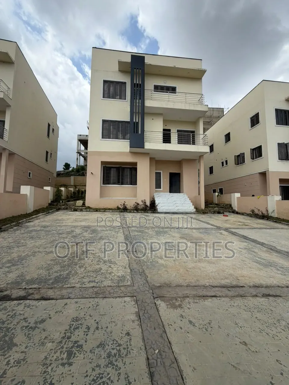 5bdrm Duplex in Guzape District for sale in Guzape District