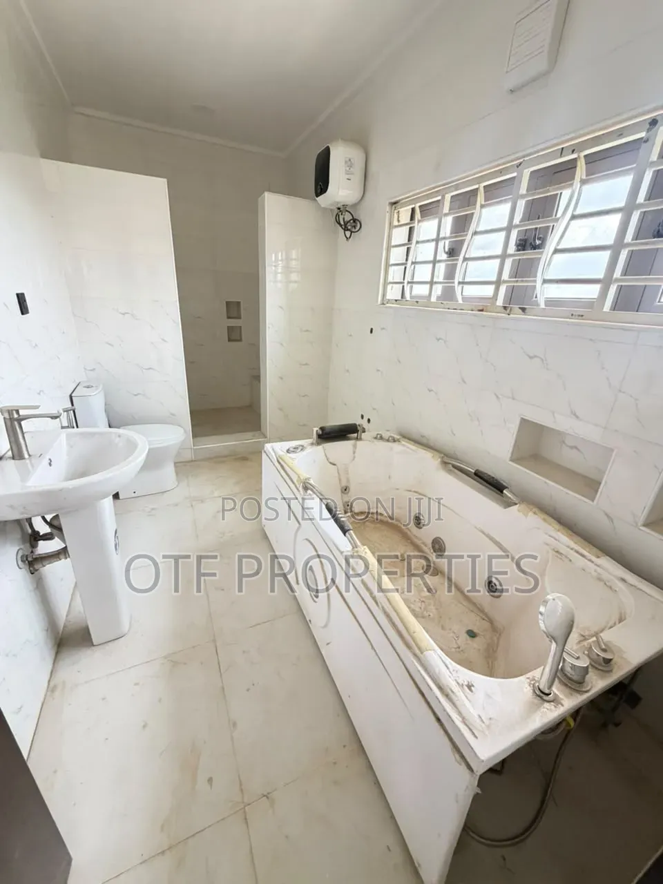 5bdrm Duplex in Guzape District for sale in Guzape District