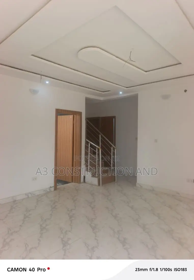 4bdrm Duplex in Okebadan Estate, for sale in Akobo