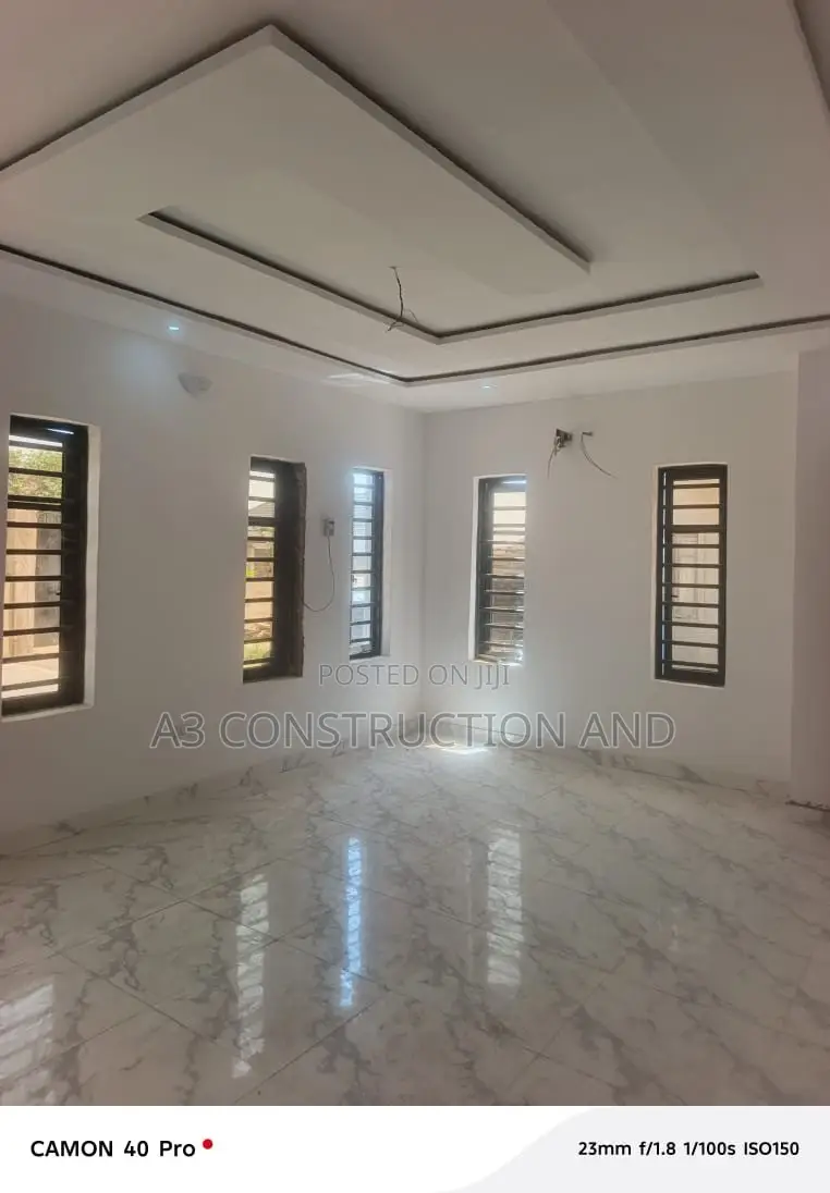 4bdrm Duplex in Okebadan Estate, for sale in Akobo