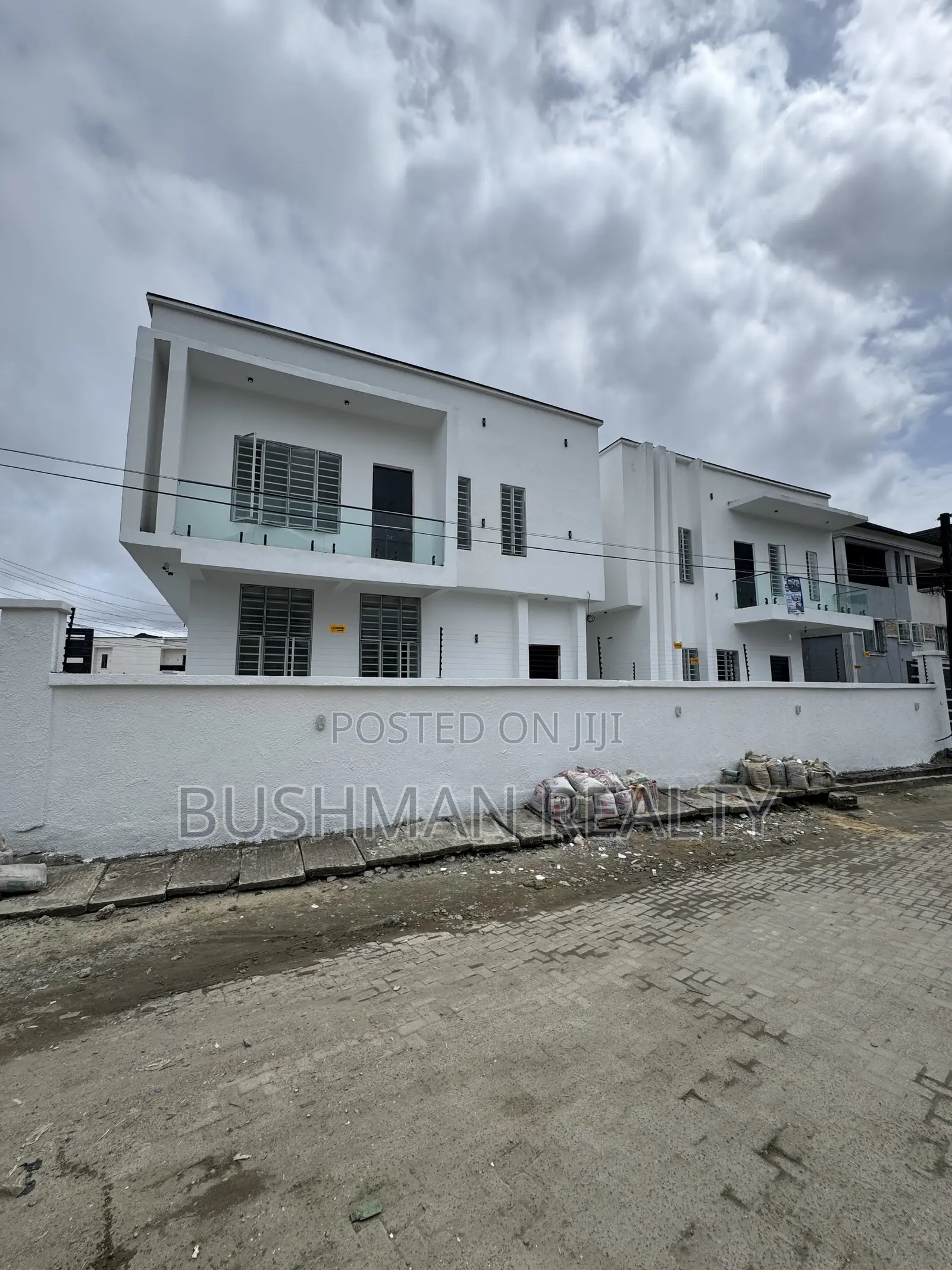 5bdrm Duplex in Ikota for sale in Ikota