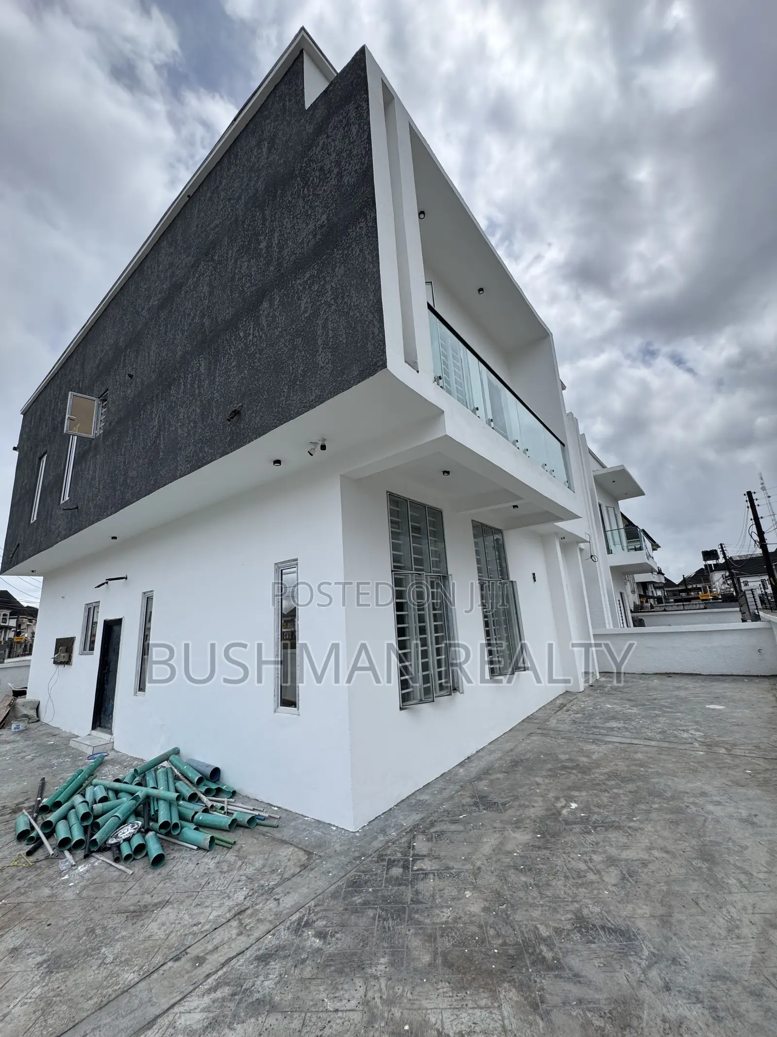 5bdrm Duplex in Ikota for sale in Ikota