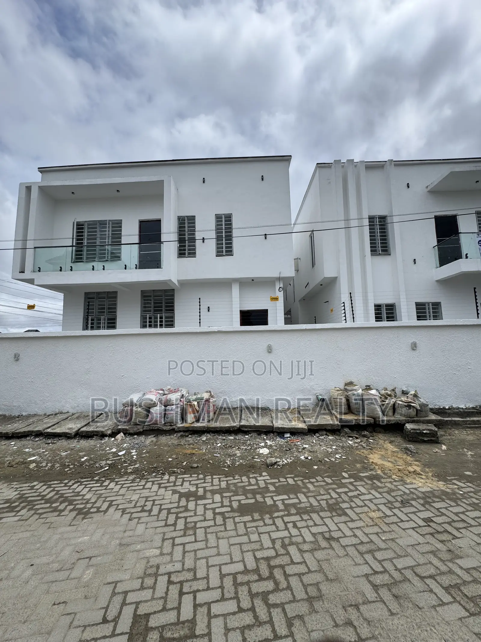 5bdrm Duplex in Ikota for sale in Ikota