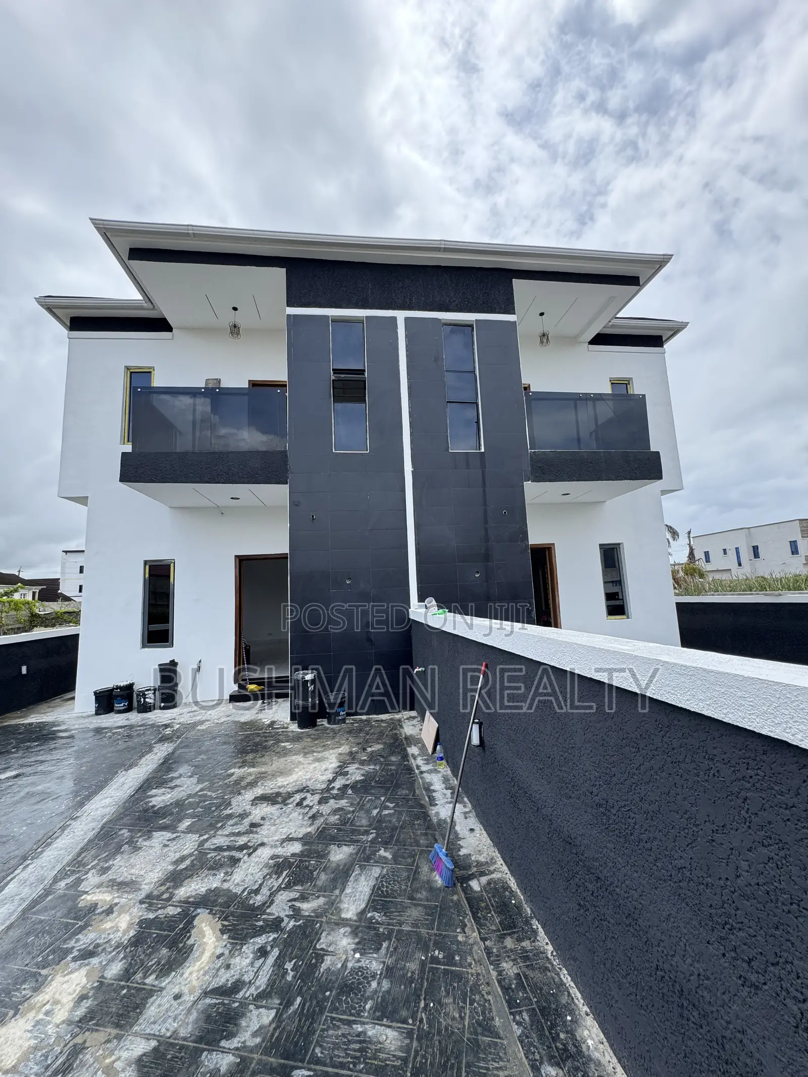 4bdrm Duplex in Ikota for sale in Ikota