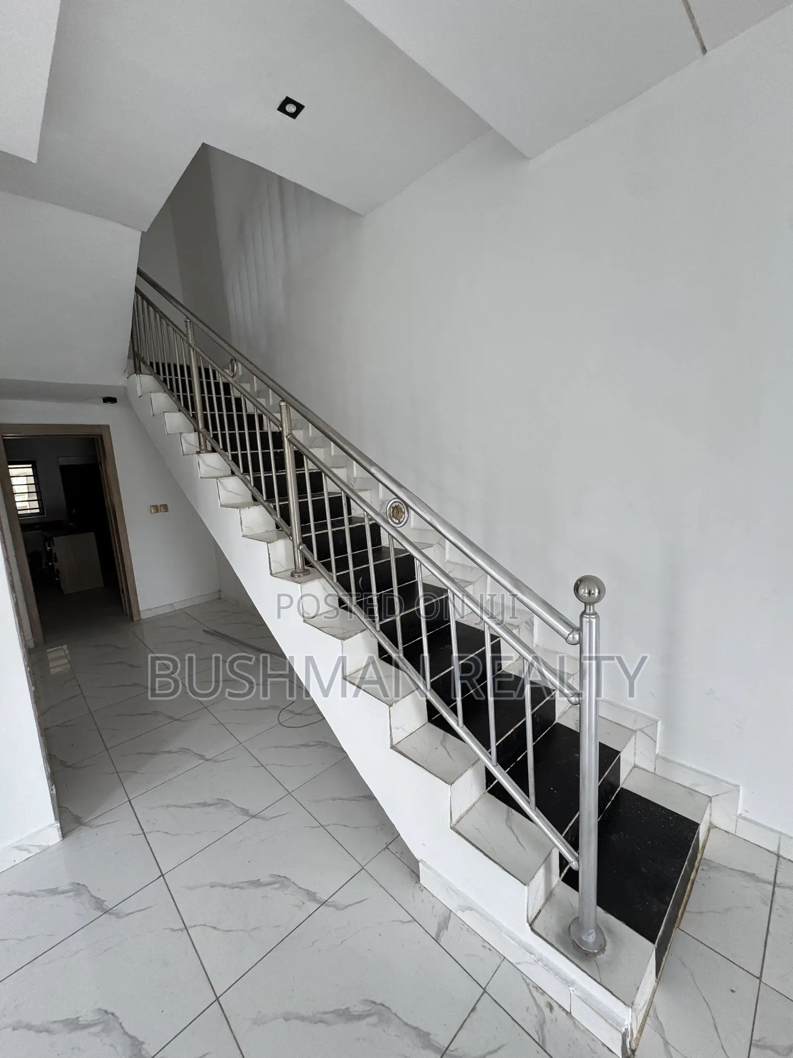 4bdrm Duplex in Ikota for sale in Ikota