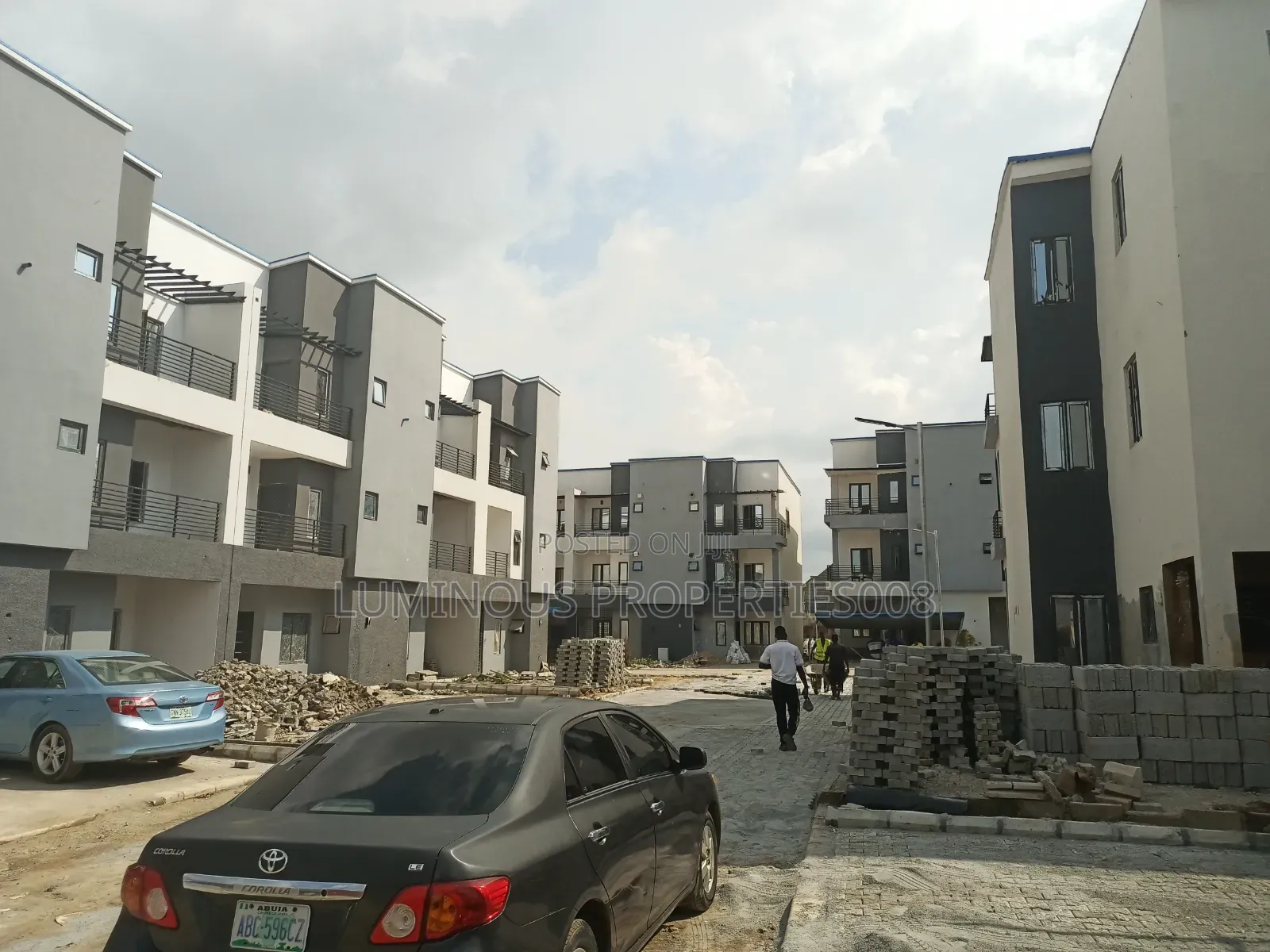 4bdrm Duplex in Tangerine Exquisite, Life Camp for sale in Life Camp