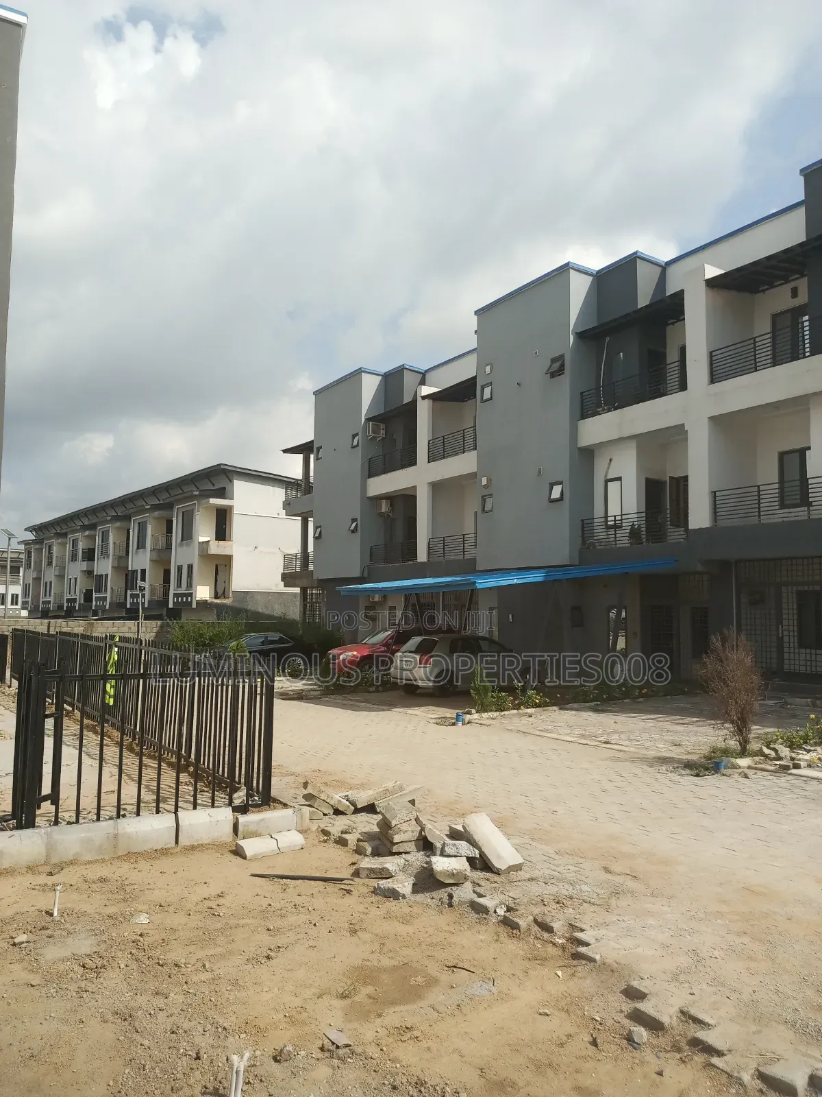 4bdrm Duplex in Tangerine Exquisite, Life Camp for sale in Life Camp