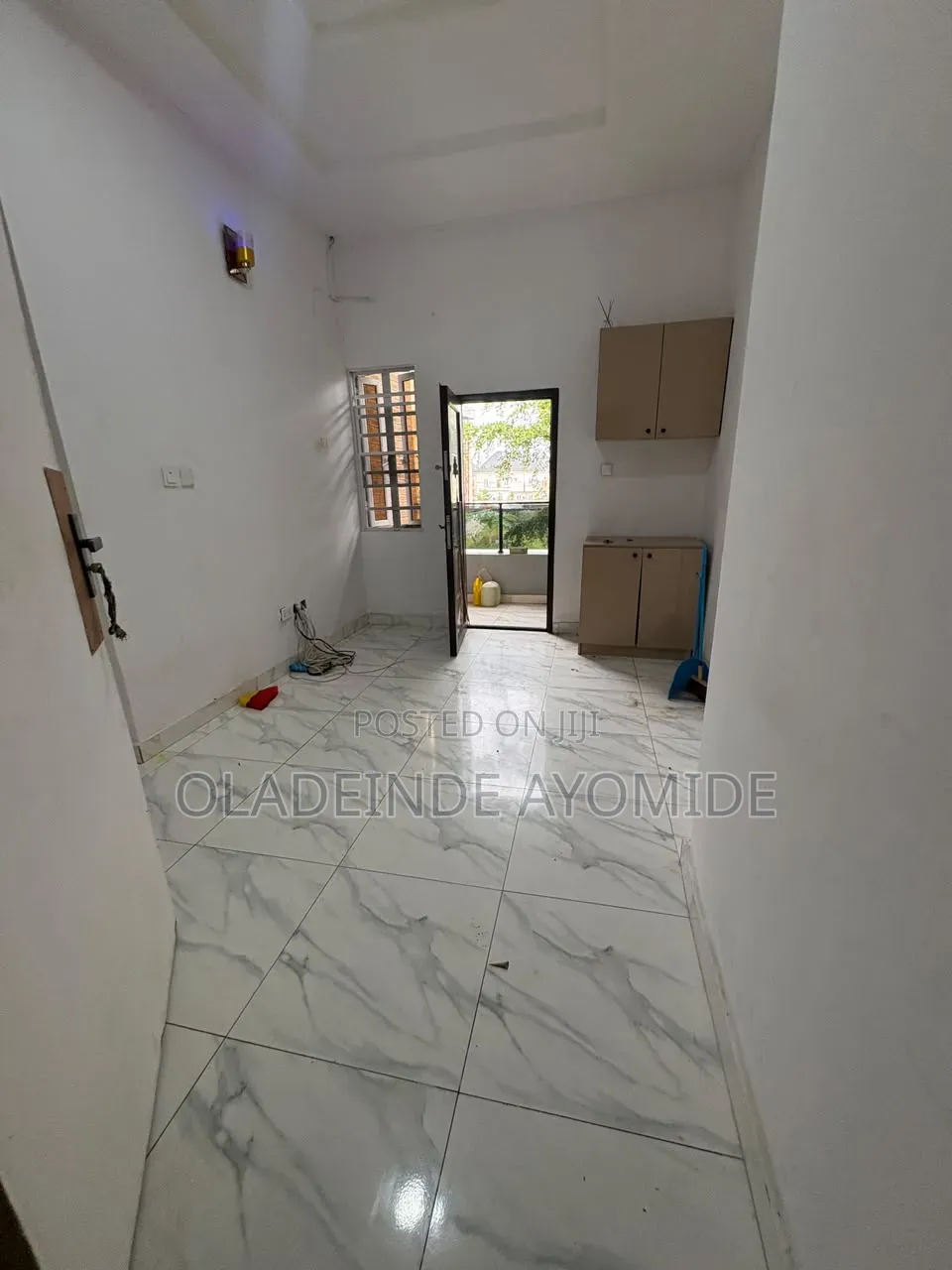 Mini Flat in Chevron for rent in Chevron