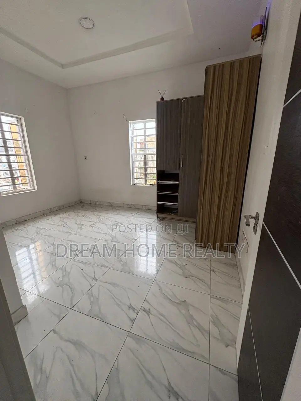 Mini Flat in Conservation Court 2, Chevron for rent in Chevron
