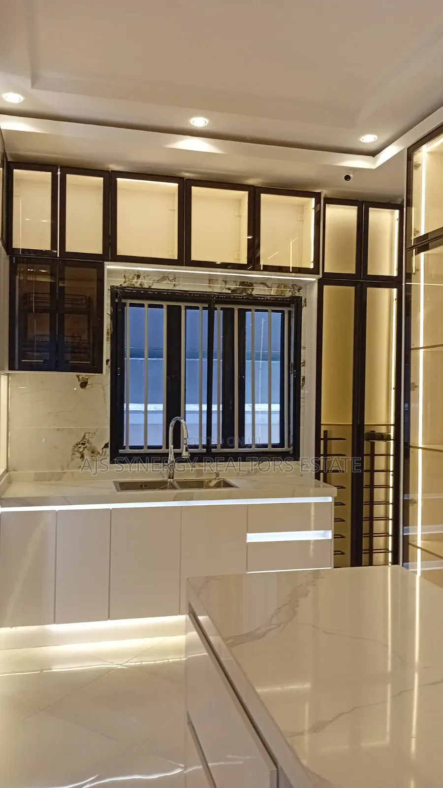 6bdrm Duplex in Lekki Phase 1 for sale in Lekki Phase 1