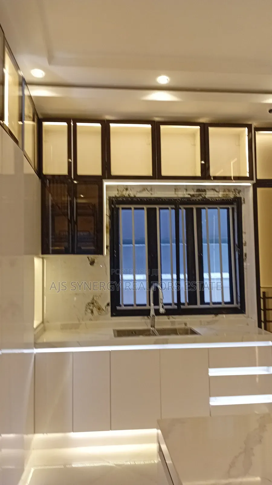 6bdrm Duplex in Lekki Phase 1 for sale in Lekki Phase 1