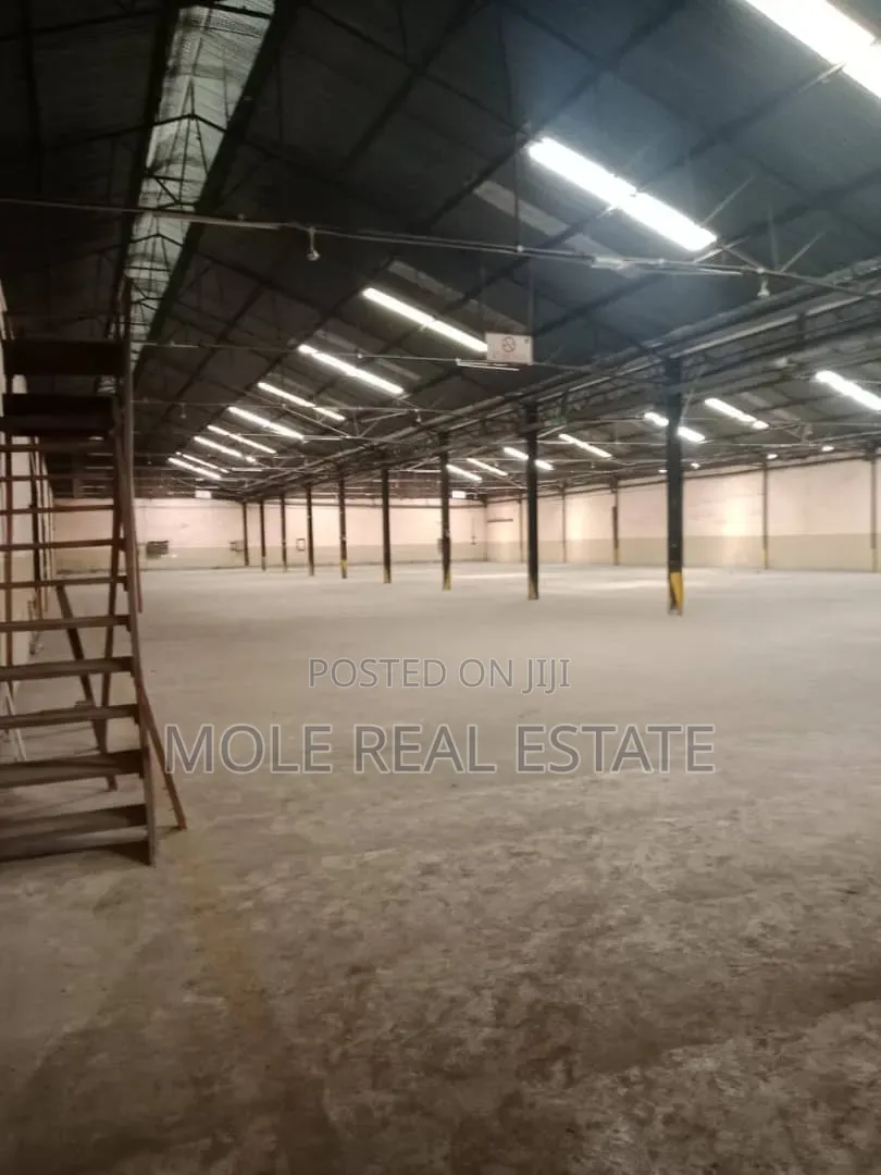 16,000sqm (4Acers) Facing Ikorodu Rd With Large Warehouse in Ikorodu Garage