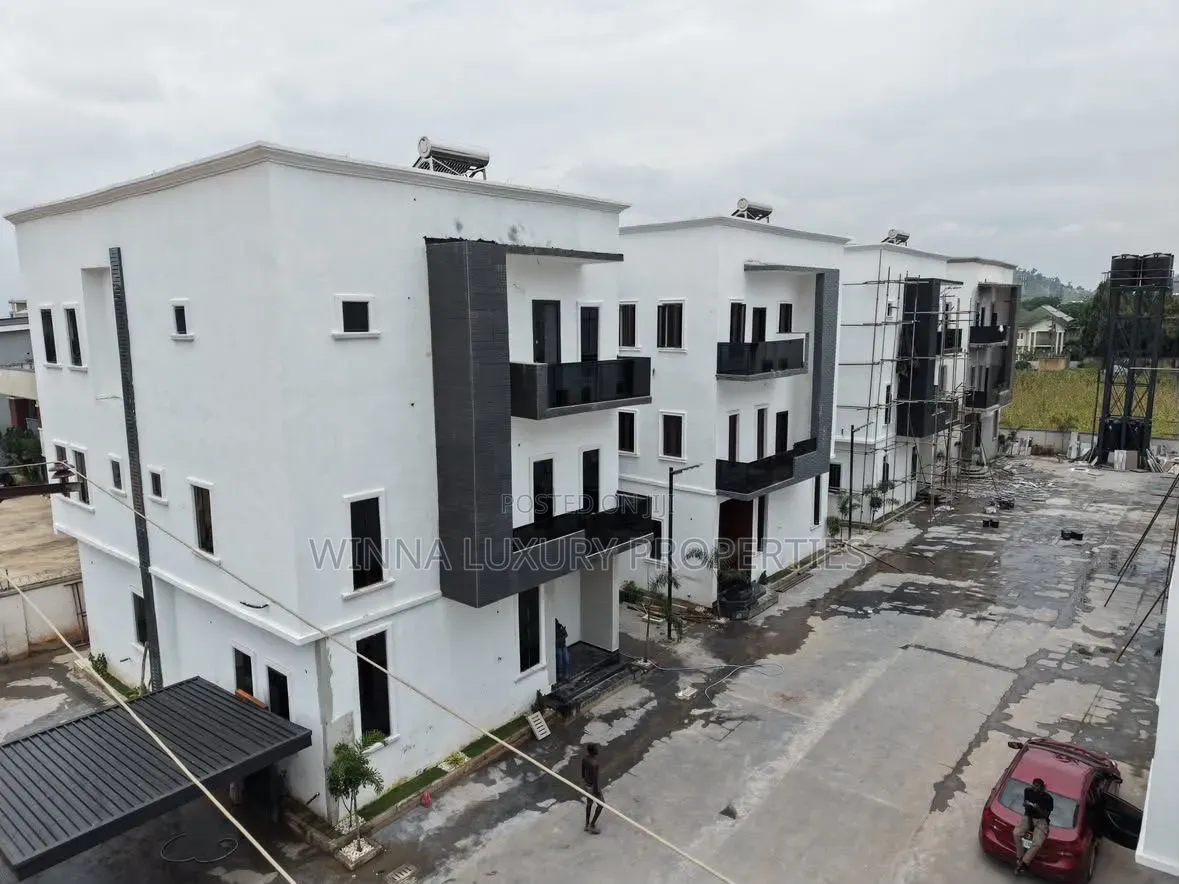 6bdrm Duplex in Durumi By American for sale in Durumi