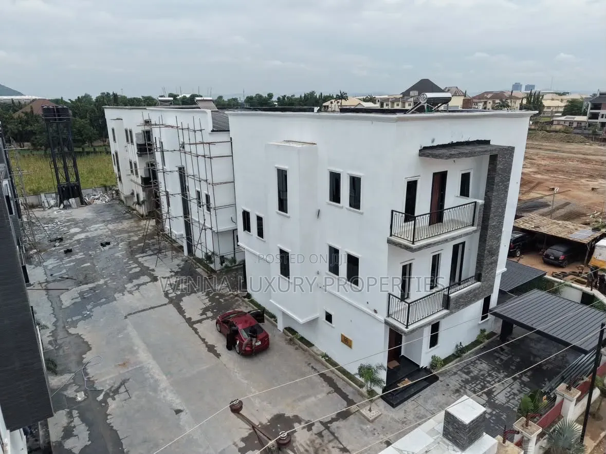 6bdrm Duplex in Durumi By American for sale in Durumi