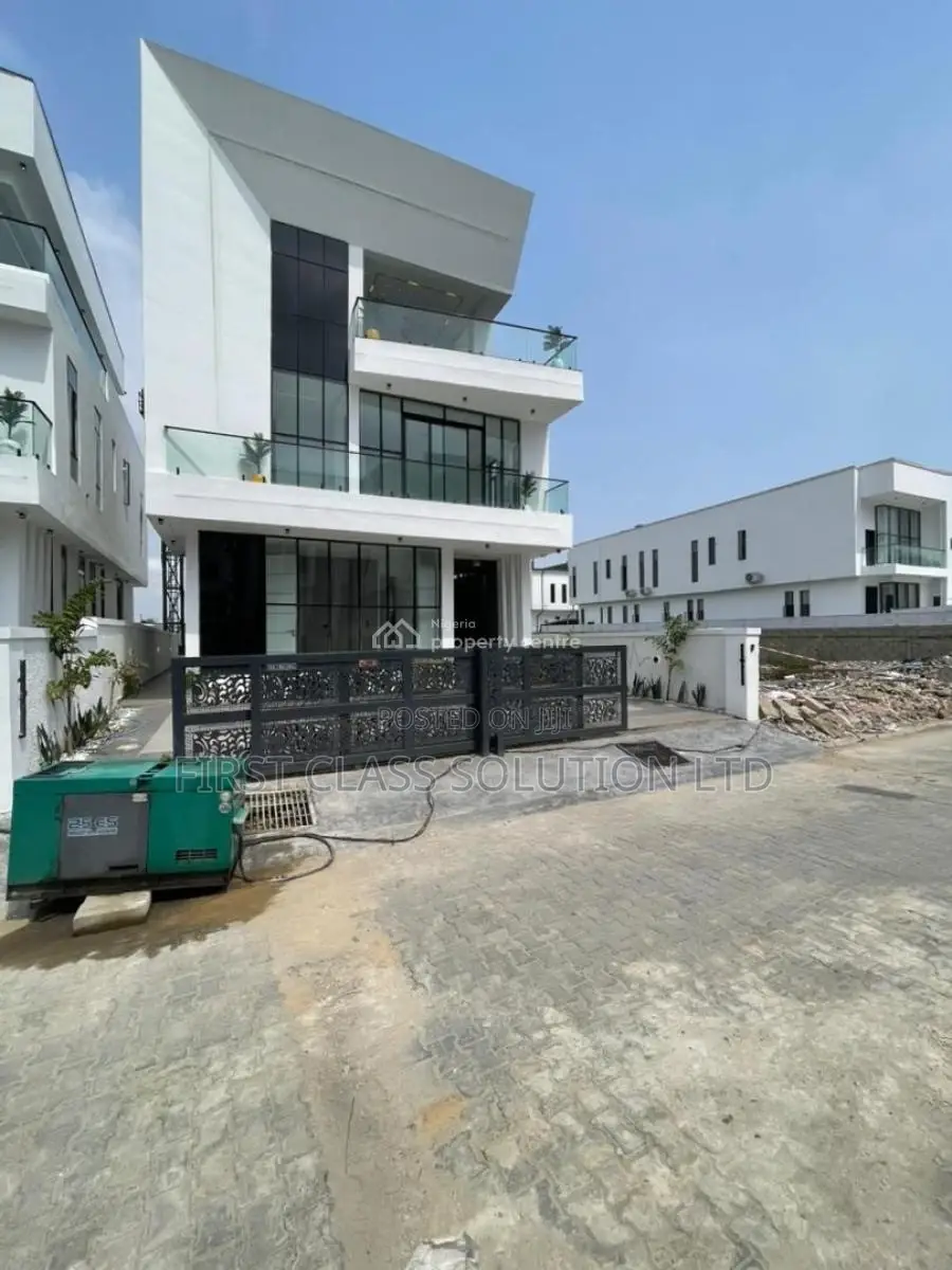 6bdrm Duplex in Chevron for sale in Chevron