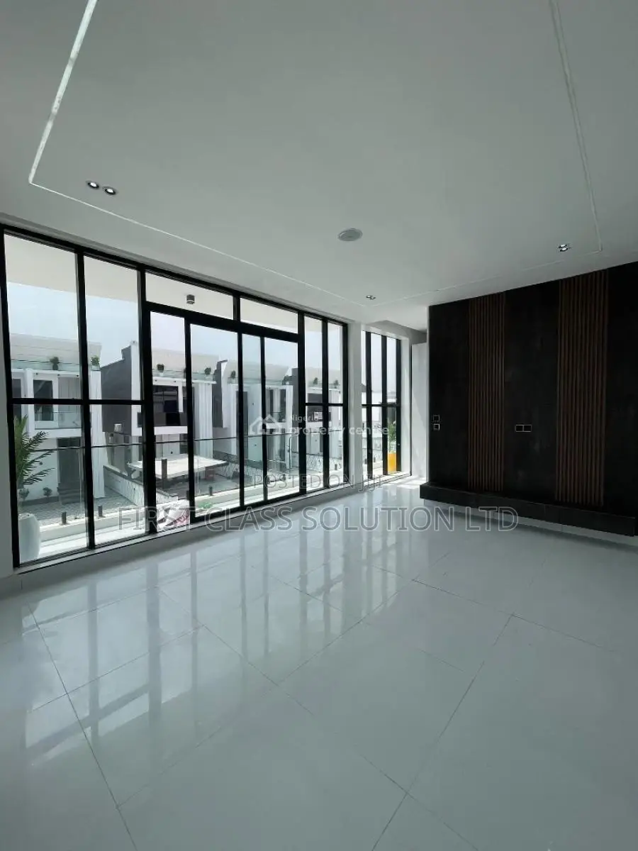 6bdrm Duplex in Chevron for sale in Chevron