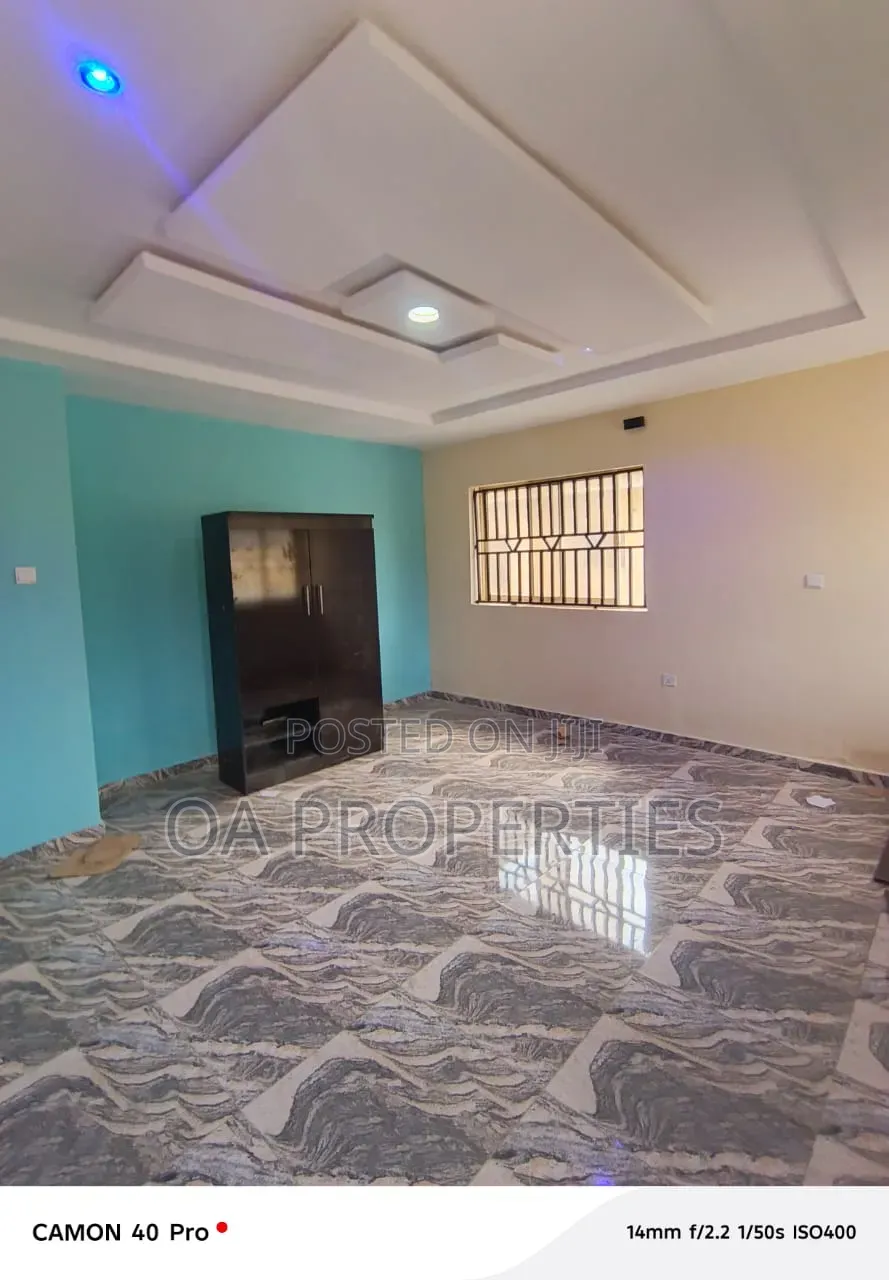 4bdrm Duplex in Okebadan Estate for rent in Akobo