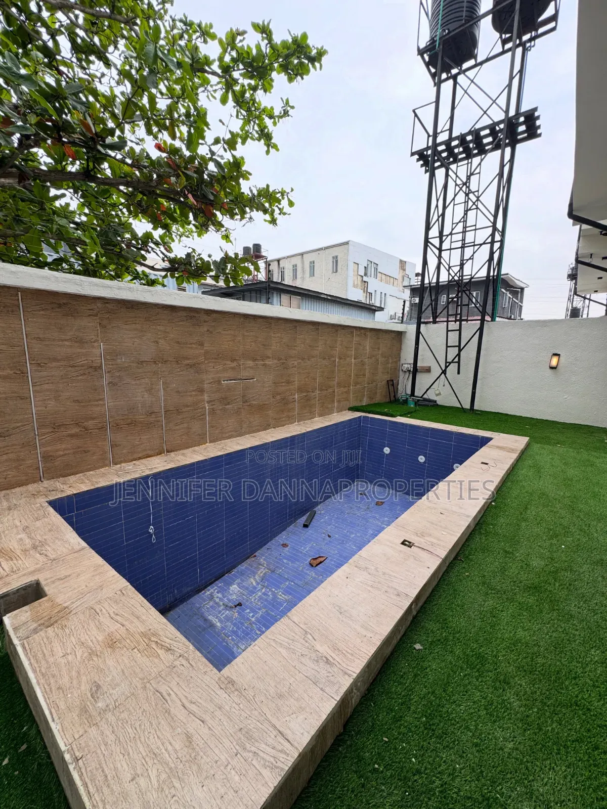 5bdrm Duplex in Chevron for sale in Chevron