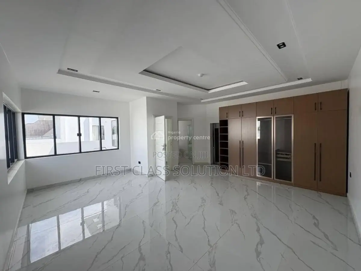5bdrm Mansion in Pinning Beach Estate, Osapa london for sale in Osapa london