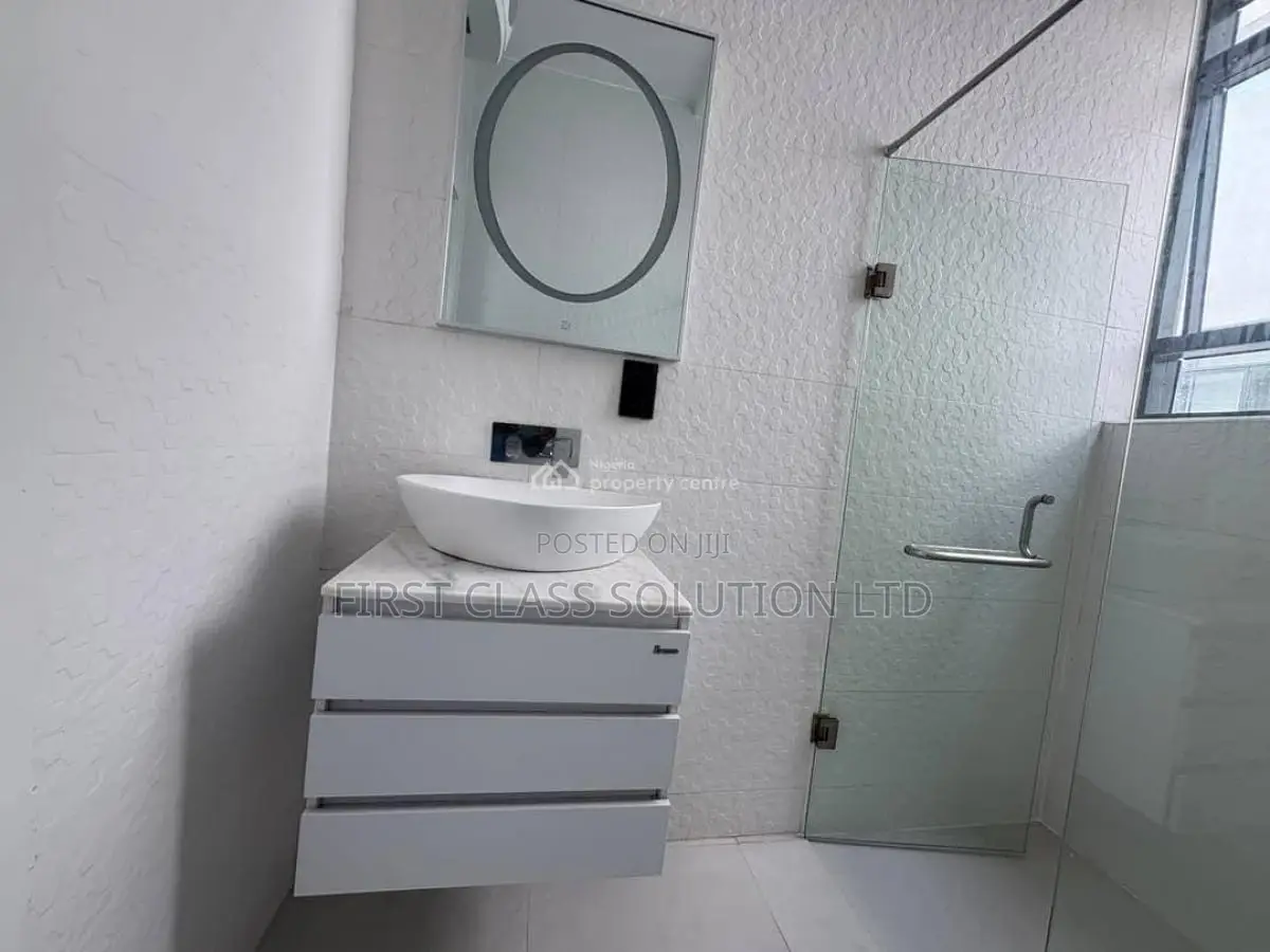 5bdrm Mansion in Pinning Beach Estate, Osapa london for sale in Osapa london
