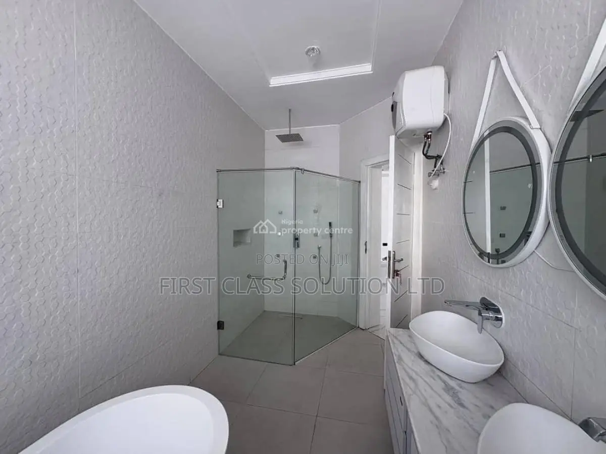 5bdrm Mansion in Pinning Beach Estate, Osapa london for sale in Osapa london