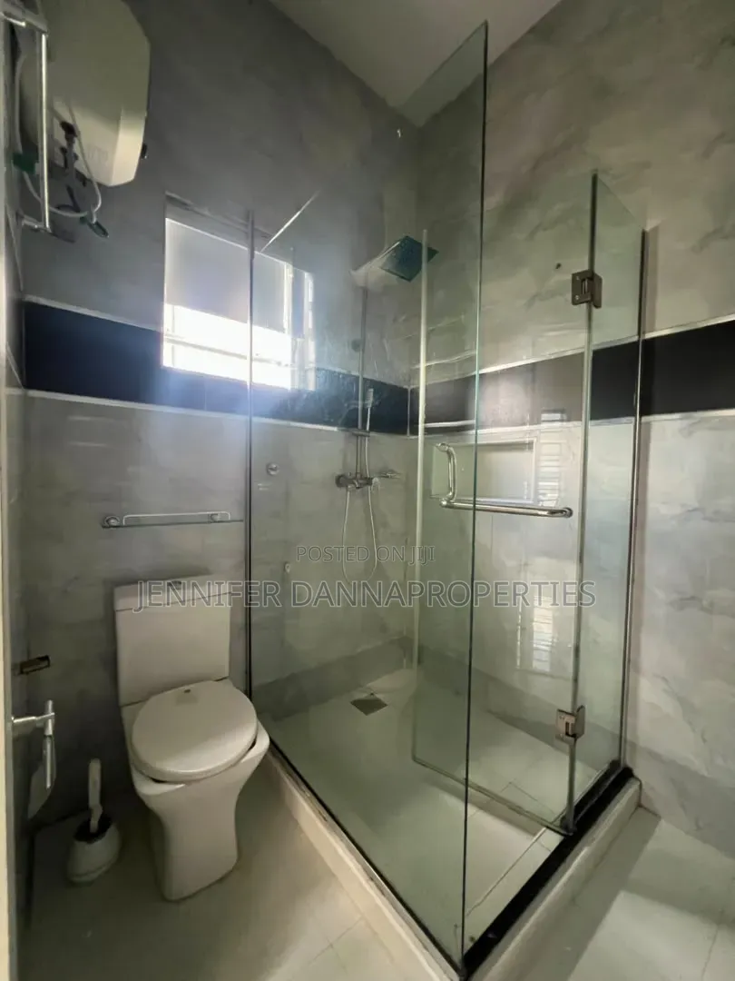4bdrm Duplex in Chevron for sale in Chevron