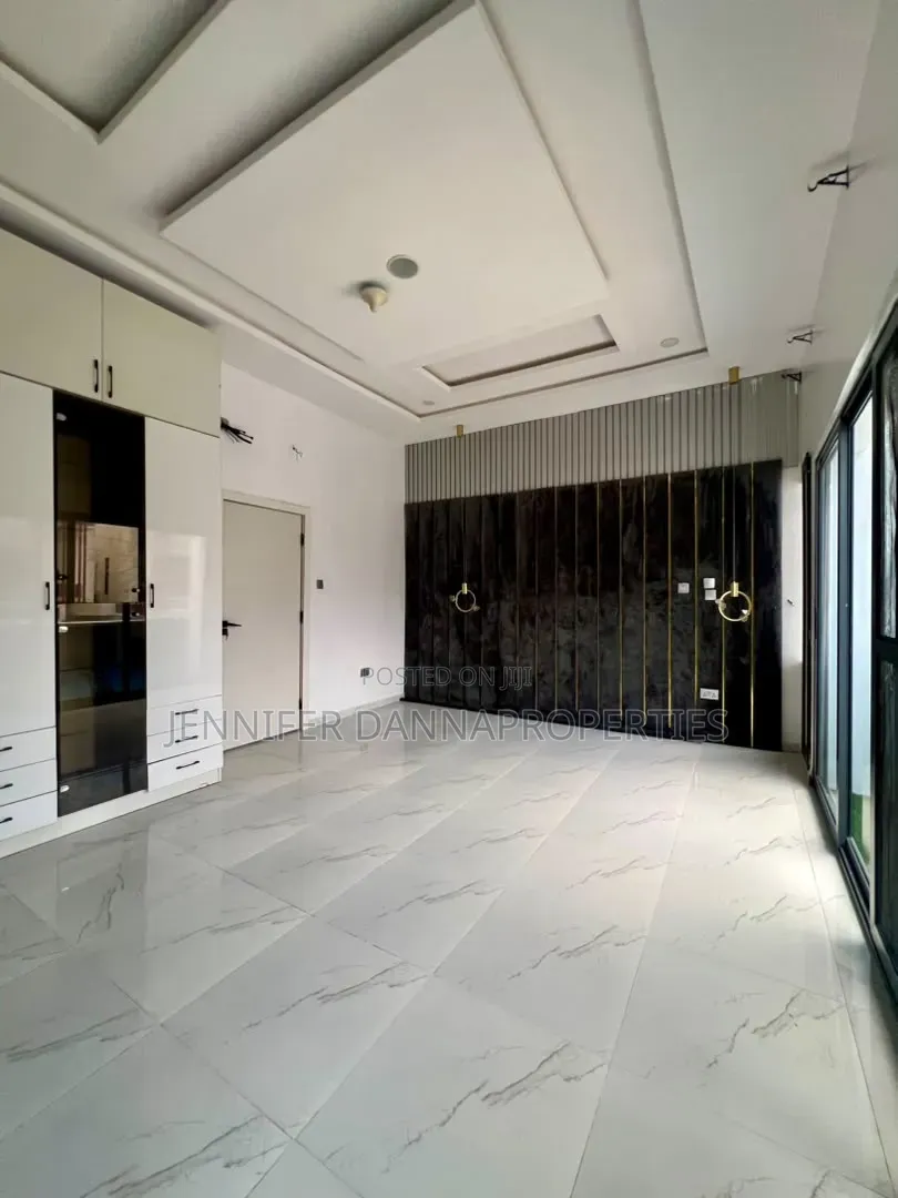 4bdrm Duplex in Chevron for sale in Chevron