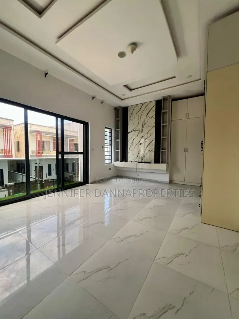 4bdrm Duplex in Chevron for sale in Chevron