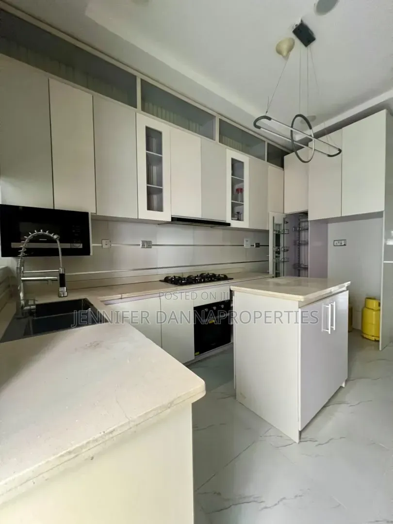 4bdrm Duplex in Chevron for sale in Chevron
