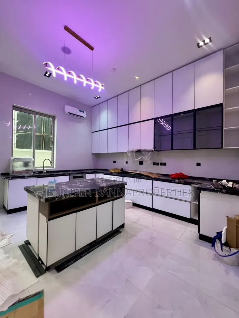 5bdrm Duplex in Parkview Estate for sale in Parkview Estate