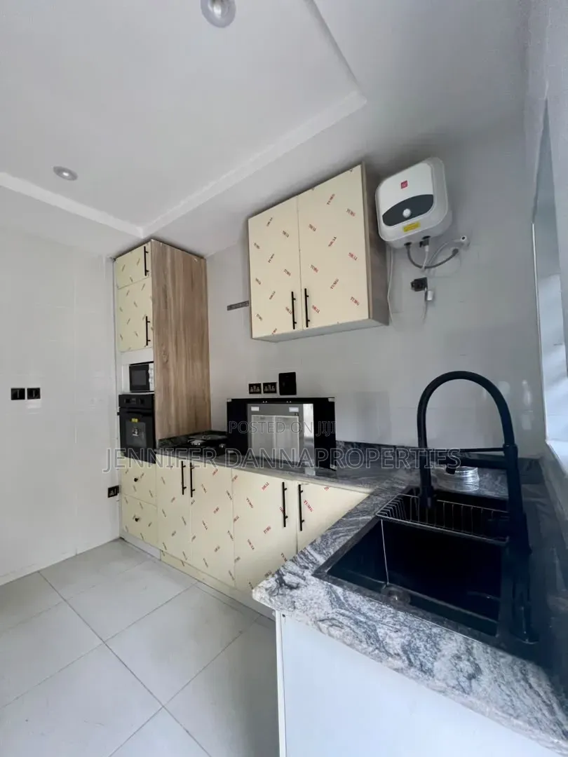 3bdrm Duplex in Lafiaji for sale in Lafiaji