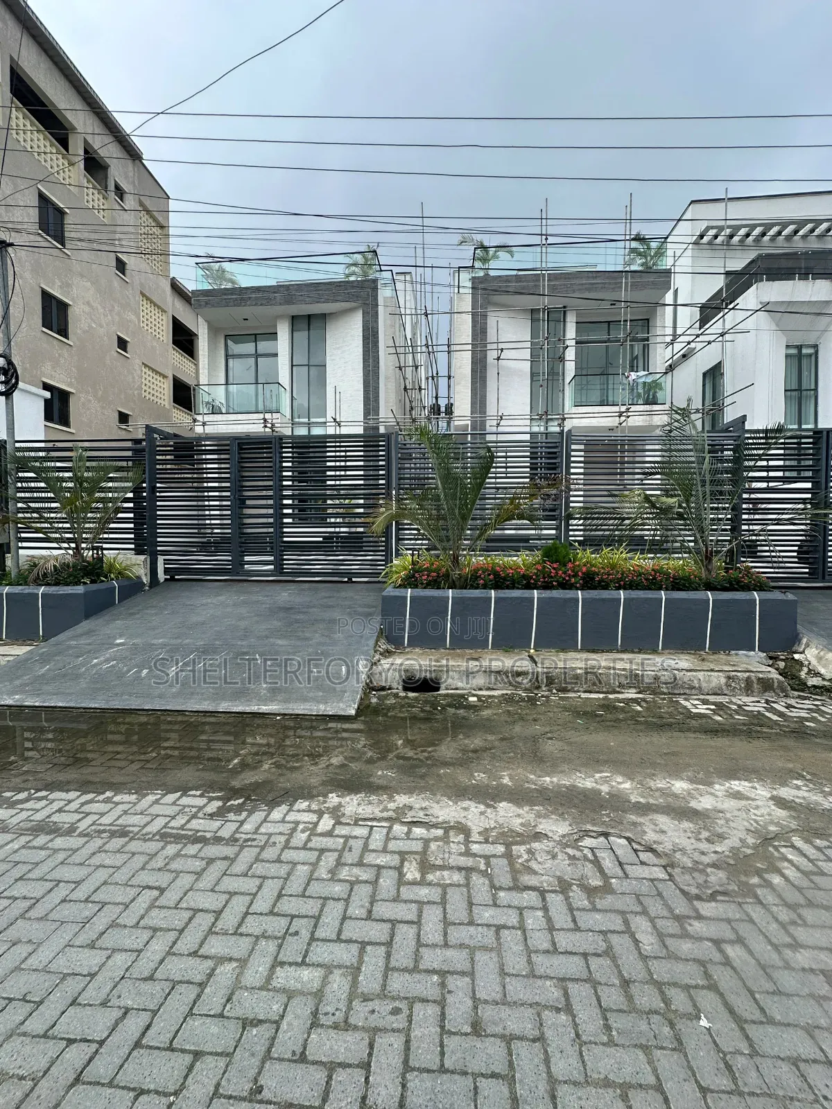 5bdrm Duplex in Lekki Phase 1 for sale in Lekki Phase 1