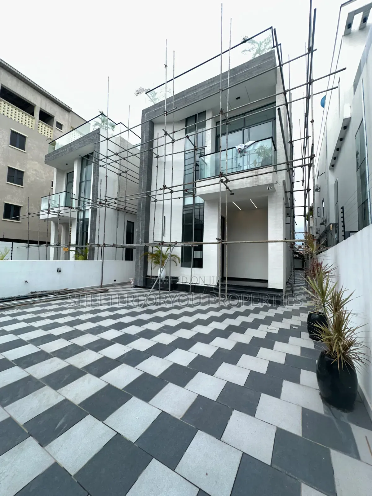 5bdrm Duplex in Lekki Phase 1 for sale in Lekki Phase 1