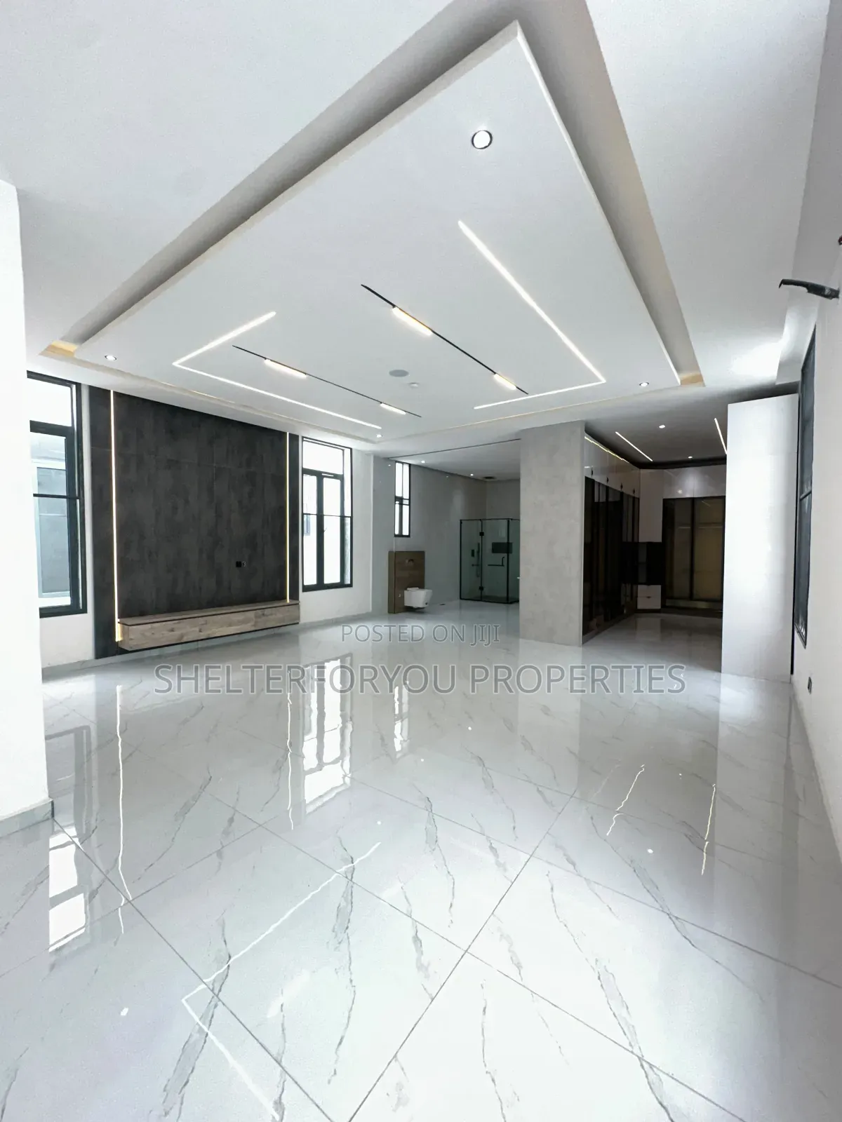 5bdrm Duplex in Lekki Phase 1 for sale in Lekki Phase 1