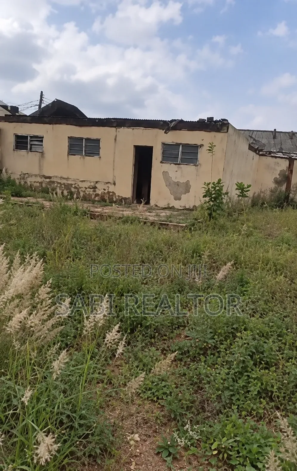 Full Plot of Land With 3 Shop at Baruwa Just 3 Houses to the Tarred Rd in Baruwa