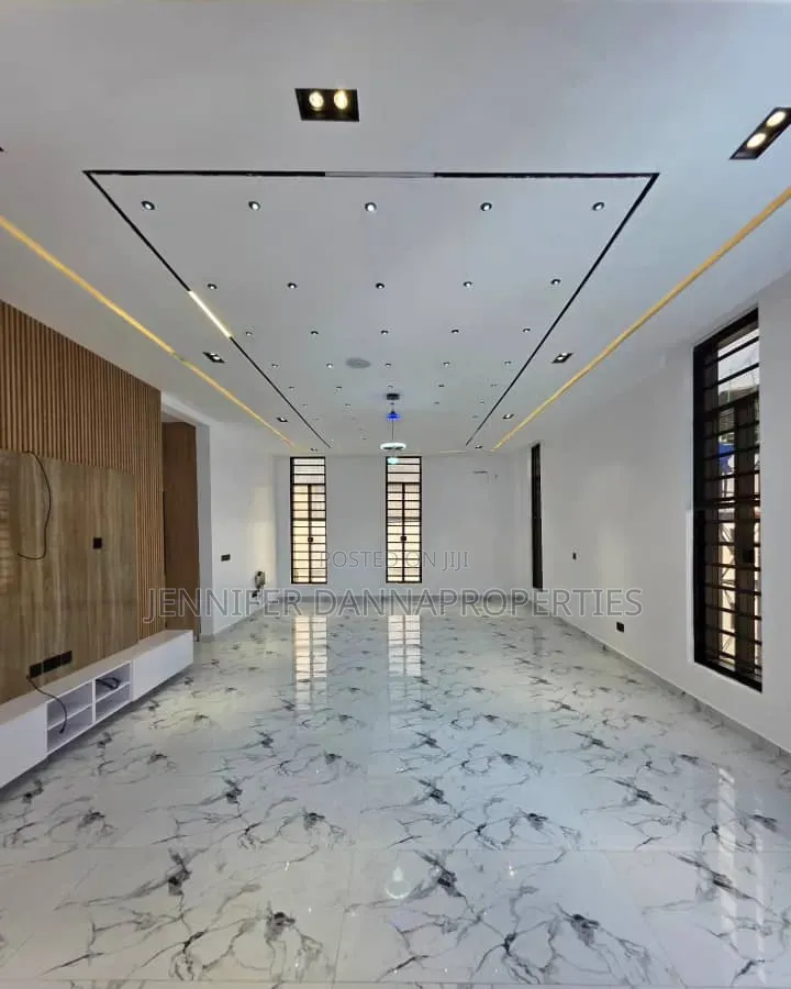 5bdrm Duplex in Osapa london for sale in Osapa london