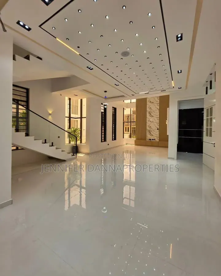 5bdrm Duplex in Osapa london for sale in Osapa london