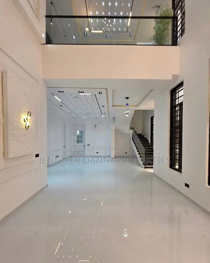 5bdrm Duplex in Osapa london for sale in Osapa london