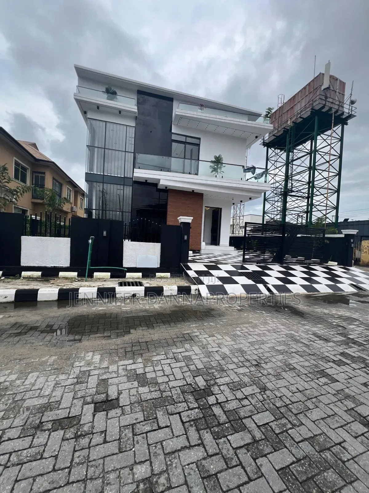 5bdrm Duplex in Sangotedo for sale in Sangotedo