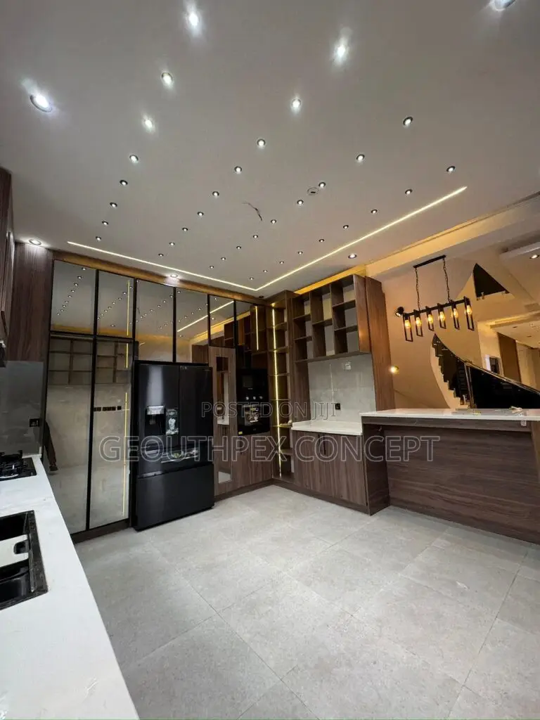 4bdrm Duplex in Agodi Gra for sale in Agodi