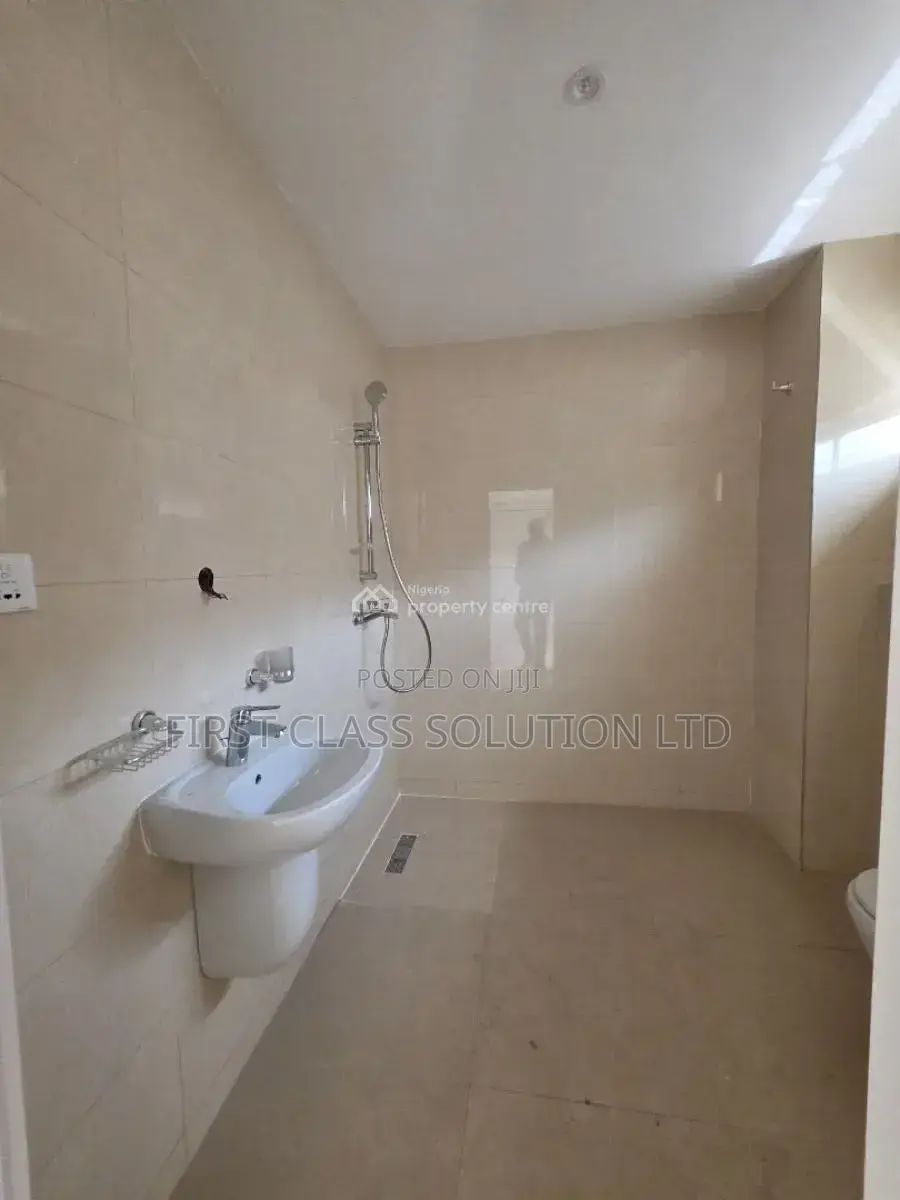 Furnished 4bdrm Duplex in Utako for sale in Utako