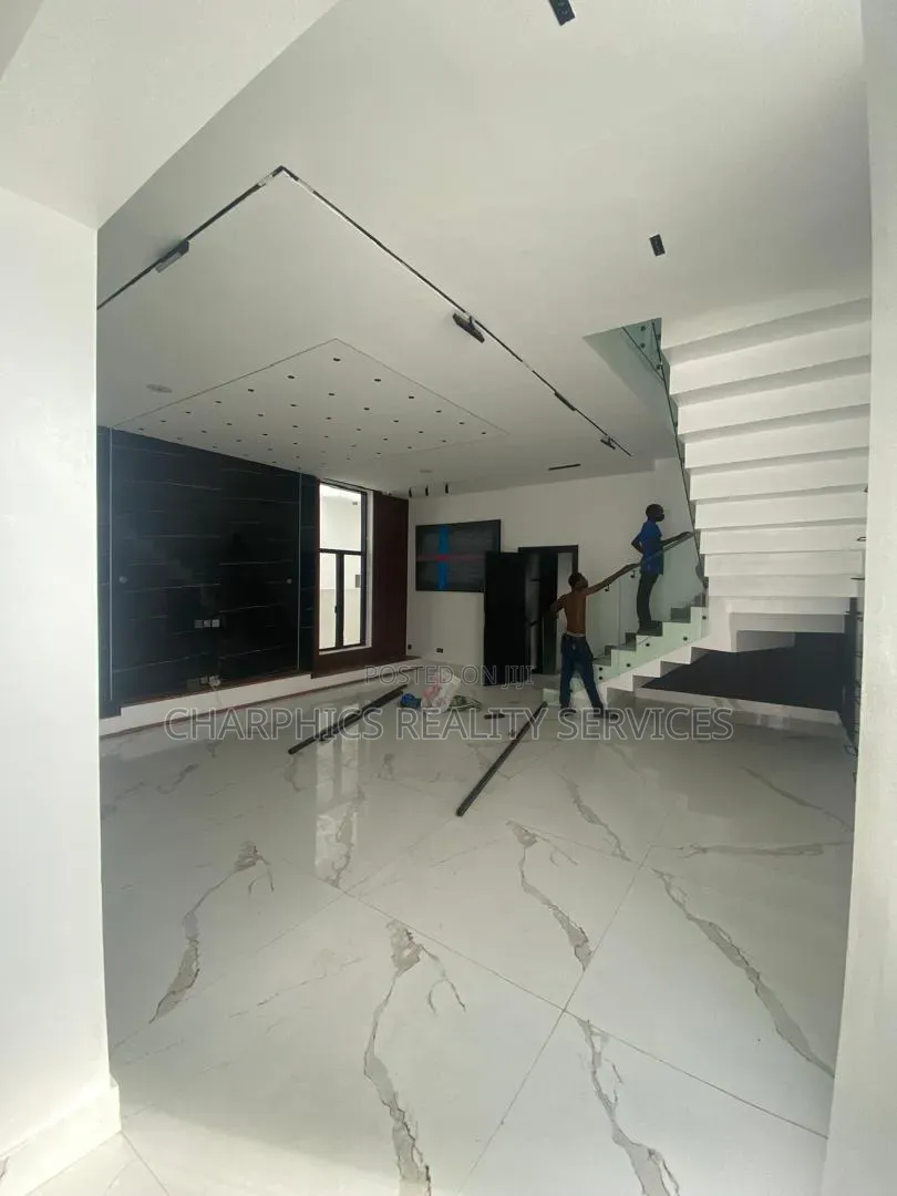 5bdrm Duplex in Lekki Phase 1 for rent in Lekki Phase 1