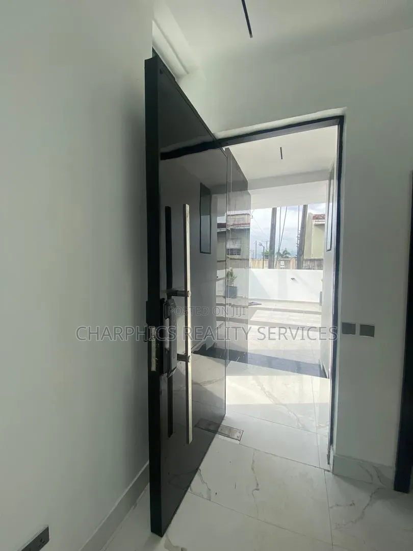 5bdrm Duplex in Lekki Phase 1 for rent in Lekki Phase 1