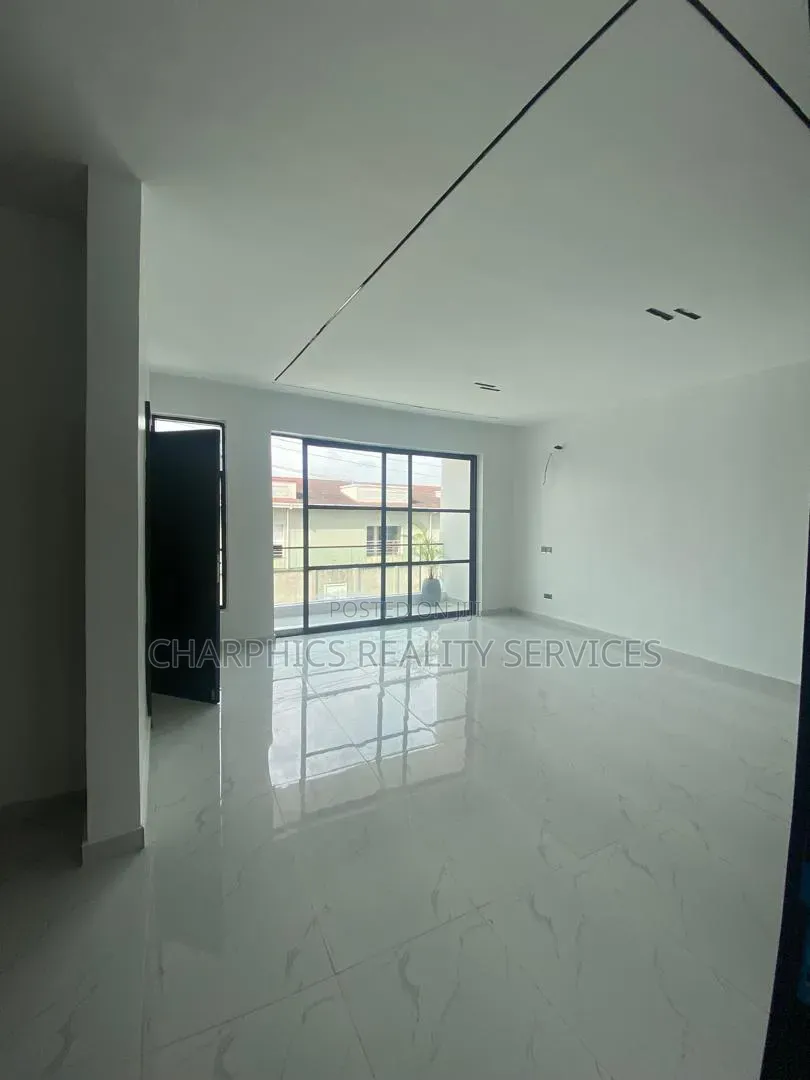 5bdrm Duplex in Lekki Phase 1 for rent in Lekki Phase 1