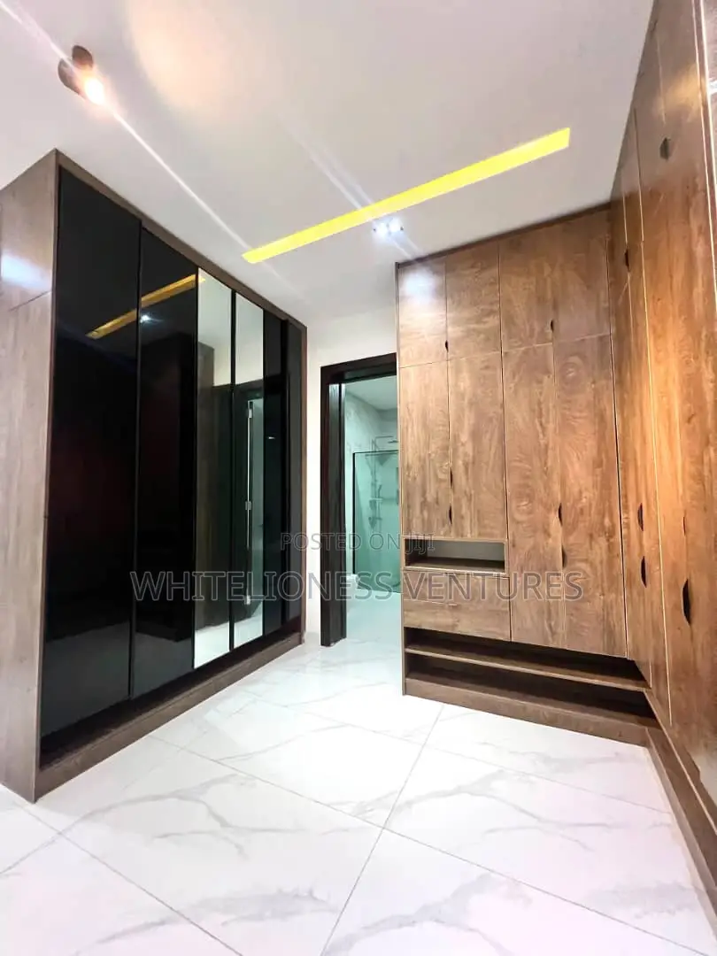 4bdrm Duplex in Ikota for sale in Ikota