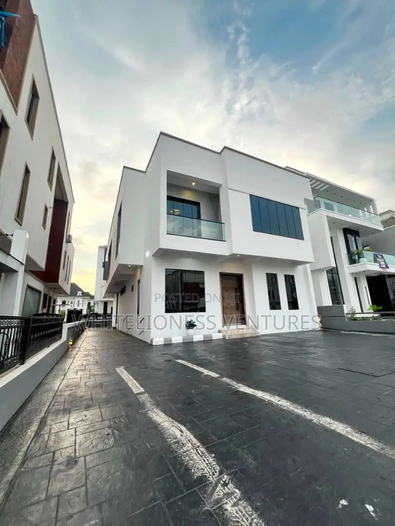 4bdrm Duplex in Ikota for sale in Ikota