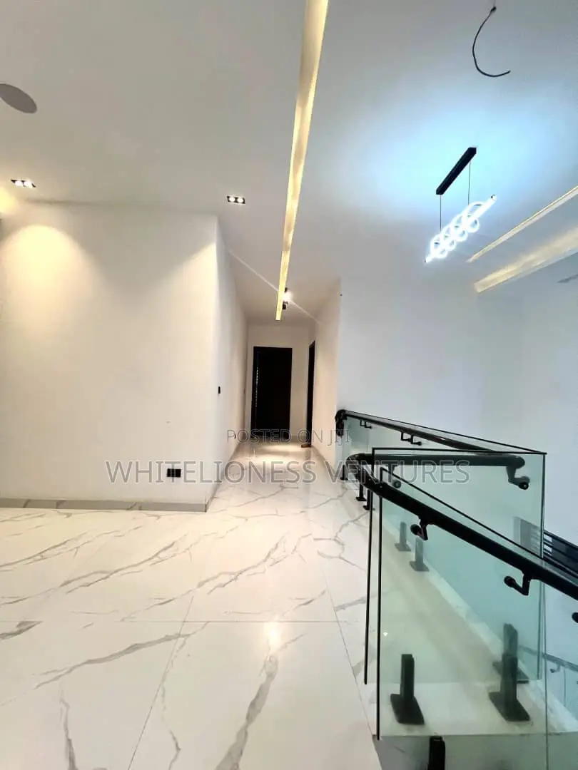 4bdrm Duplex in Ikota for sale in Ikota