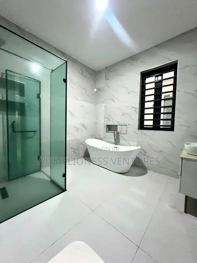 4bdrm Duplex in Ikota for sale in Ikota