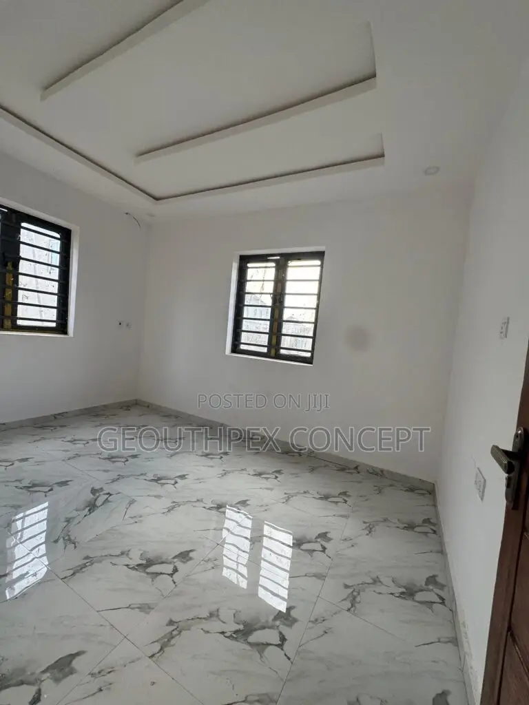 2bdrm Block of Flats in Almond, Akobo for sale in Akobo