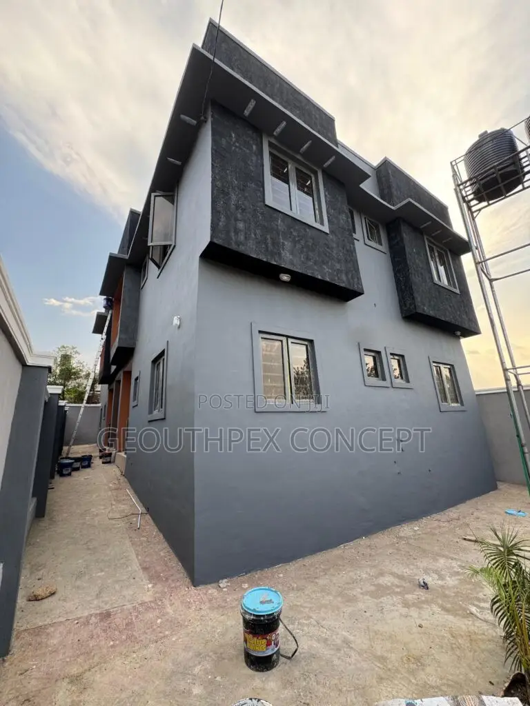 2bdrm Block of Flats in Almond, Akobo for sale in Akobo